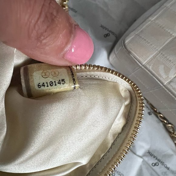 Authentic Beautiful Vintage Chanel Canvas Flap - Picture 2 of 9